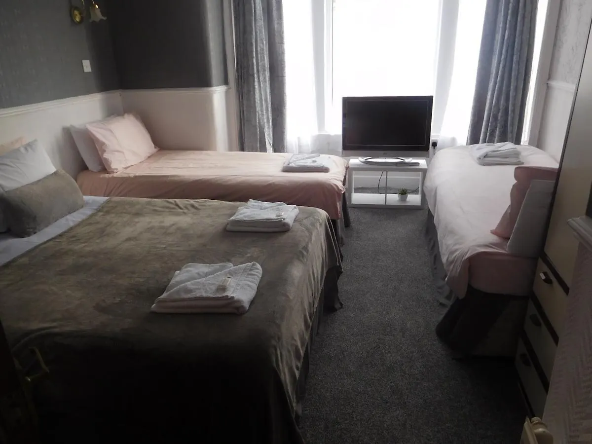 Bed & Breakfast Iona Hotel Blackpool United Kingdom